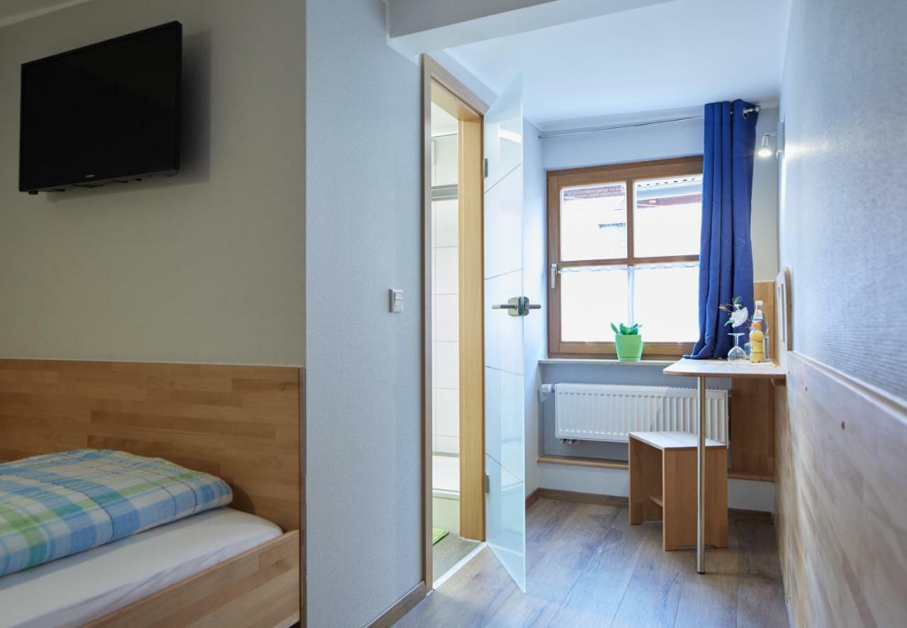 Gasthof Pension Kettler Оберасбах Екстериор снимка