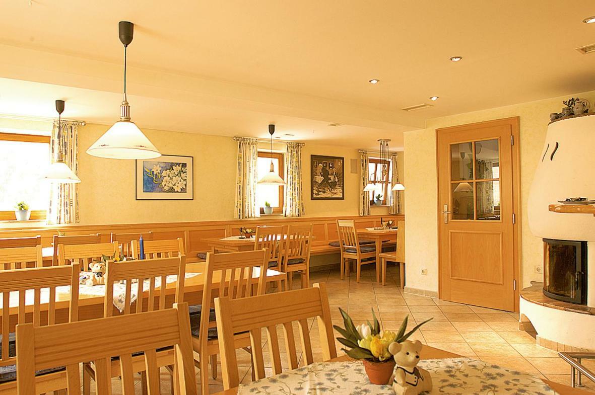 Gasthof Pension Kettler Оберасбах Екстериор снимка